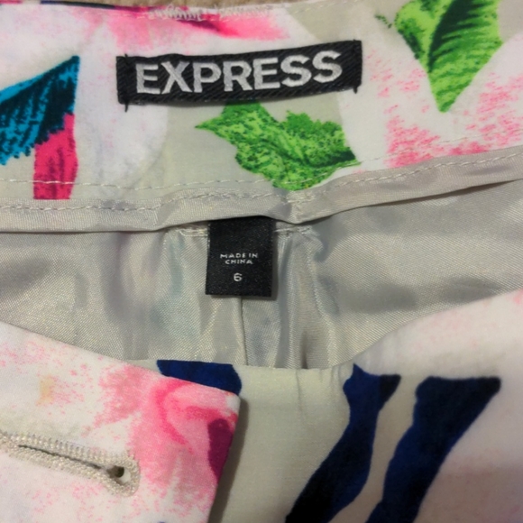 Express Like new polyester silky tropical print shorts - Picture 3 of 4